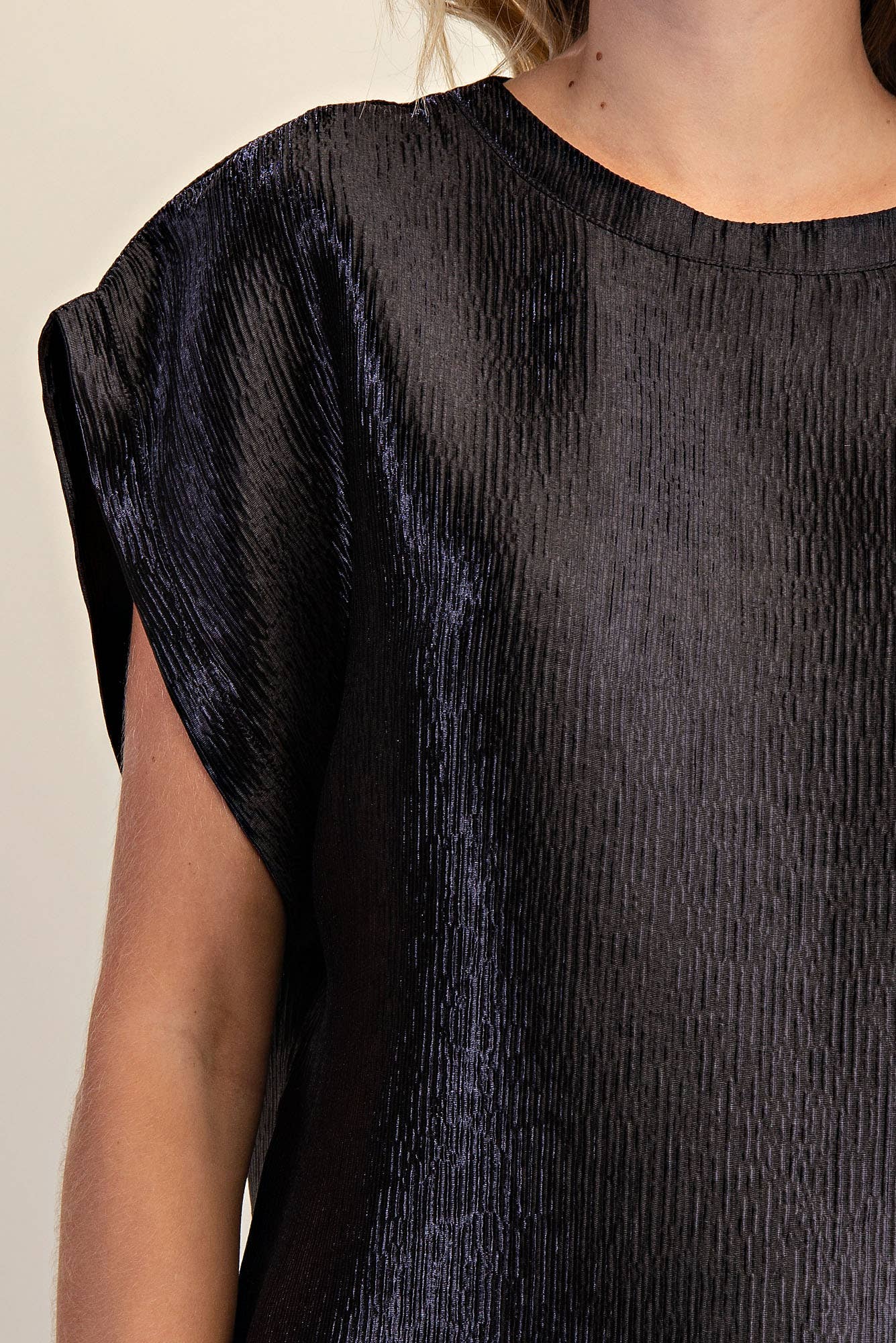 Neck Band Short Sleeve Top