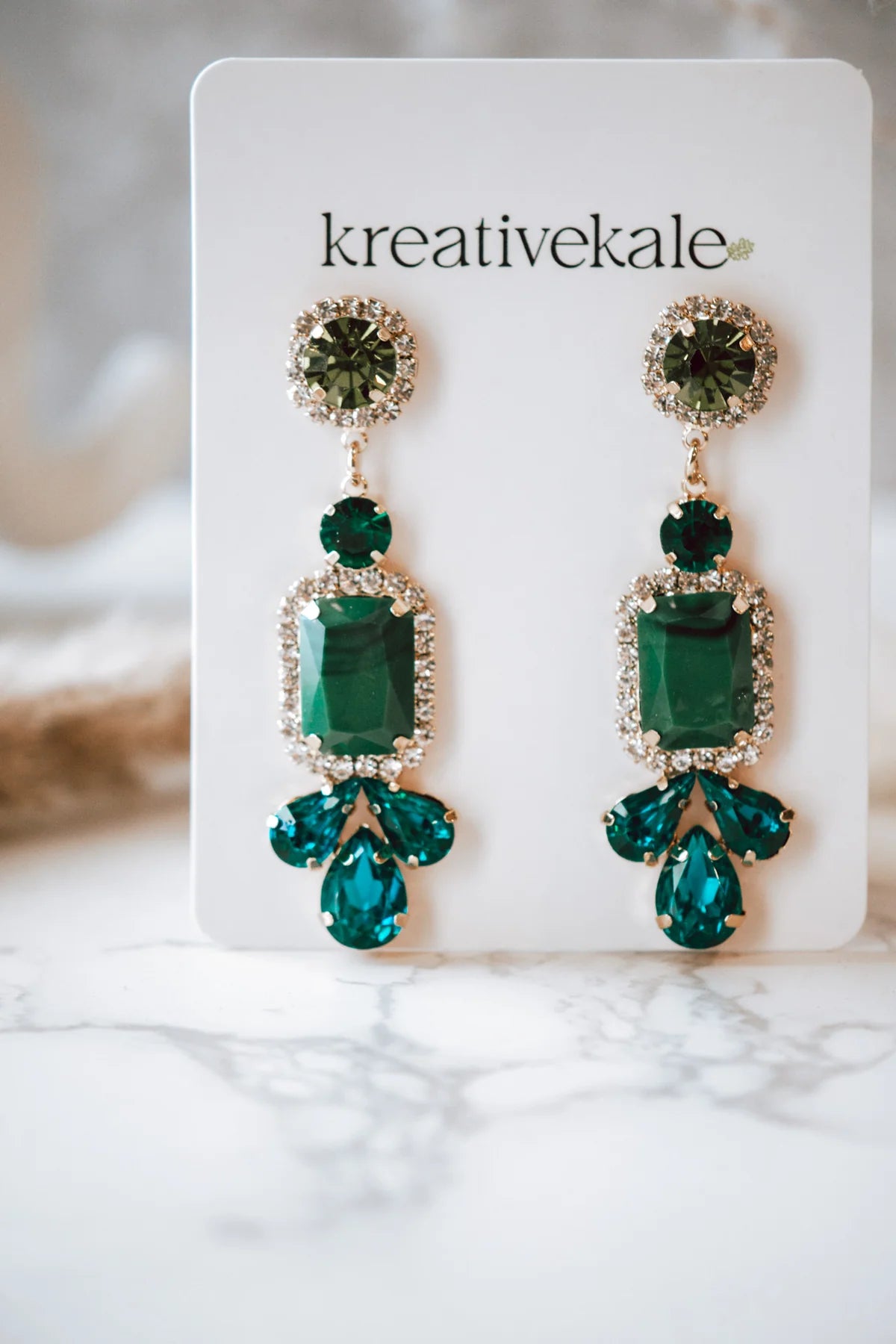 Emerald dangle earring