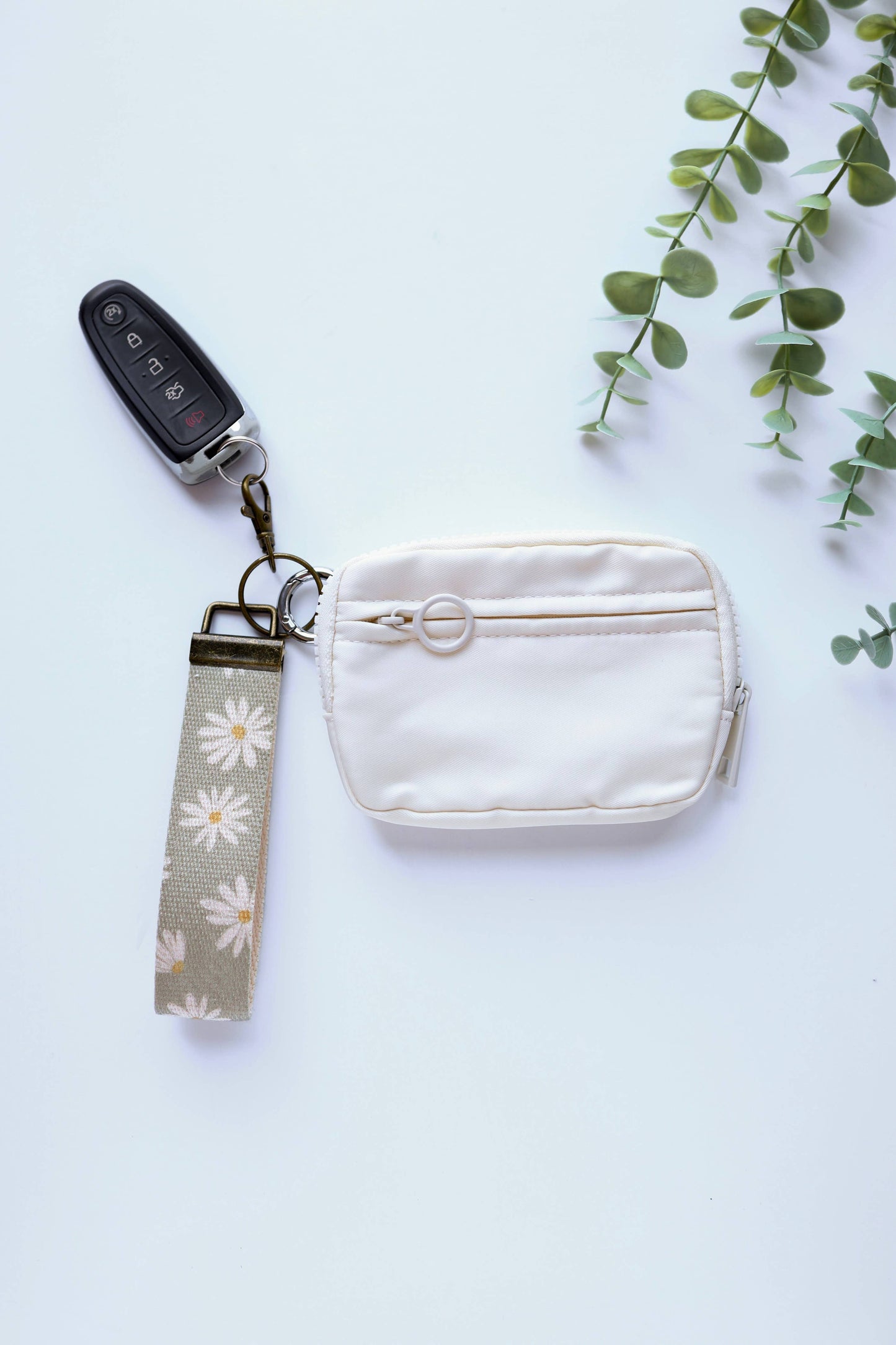 Keychain Wallet with Wrist Lanyard, Stylish Wallet Keychain